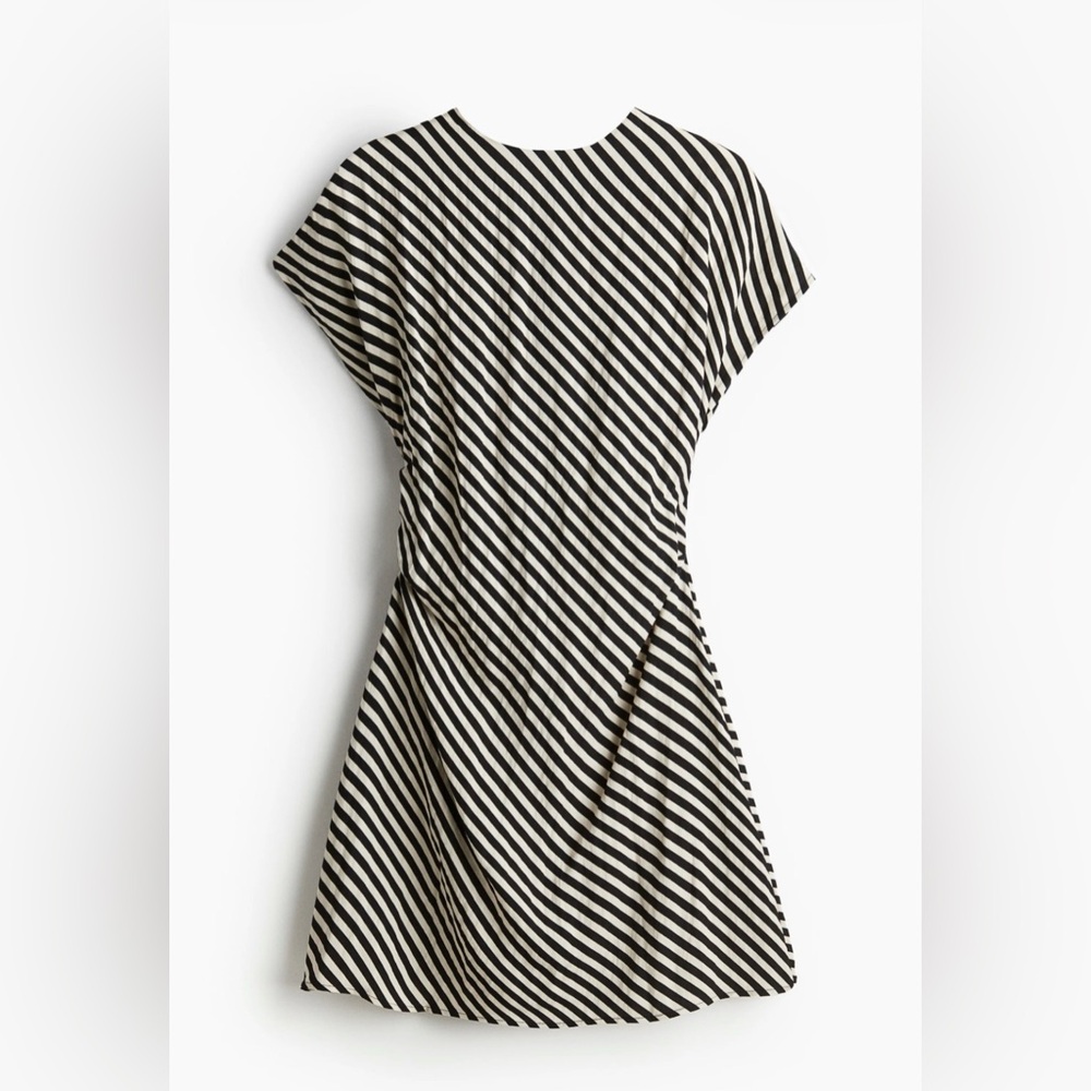 H&M Women's Cream/Black 
Striped Tapered-waist Dress...